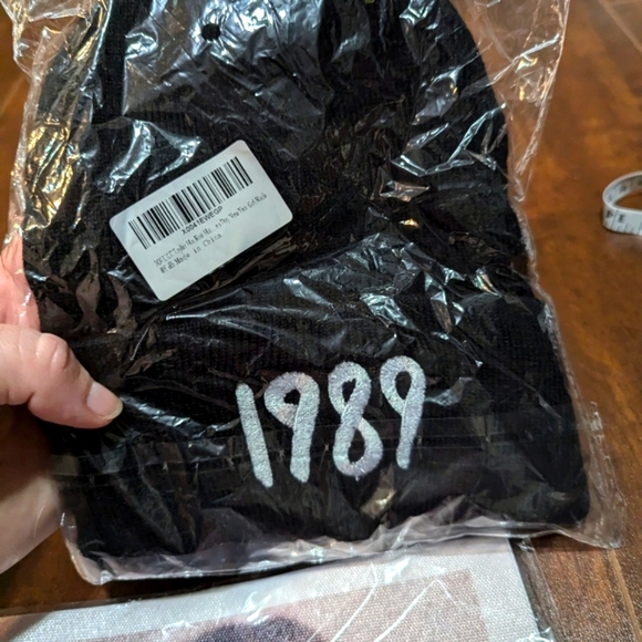 Taylor Swift Swiftie Bundle - Picture 7 of 16